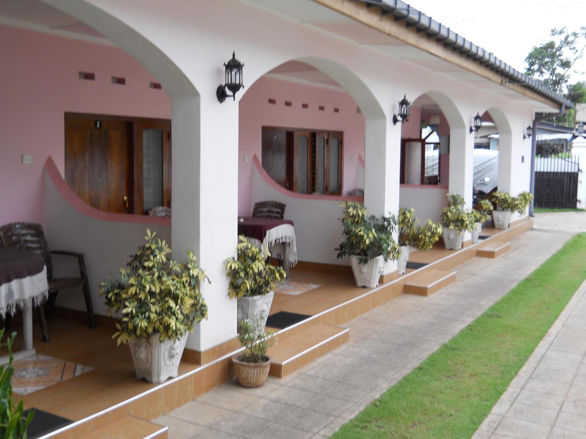 Ocean View Tourist Guest House At Negombo Beach Near The Airport Exterior photo