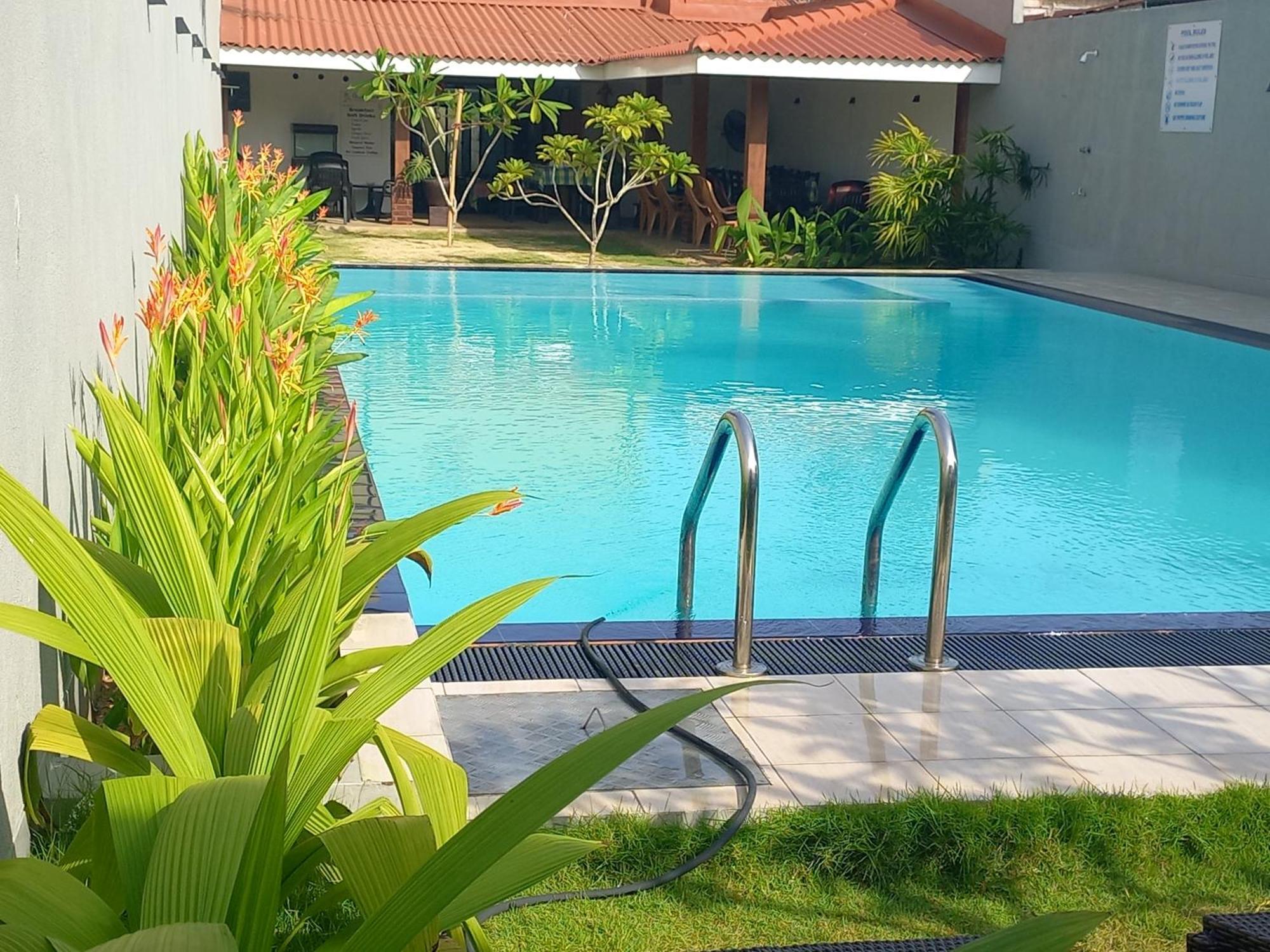 Ocean View Tourist Guest House At Negombo Beach Near The Airport Exterior photo