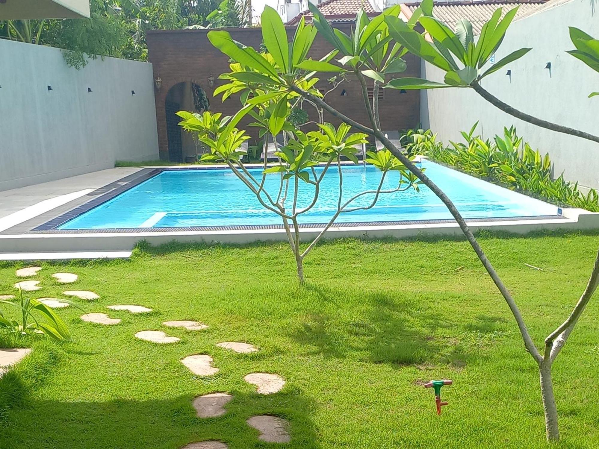 Ocean View Tourist Guest House At Negombo Beach Near The Airport Exterior photo
