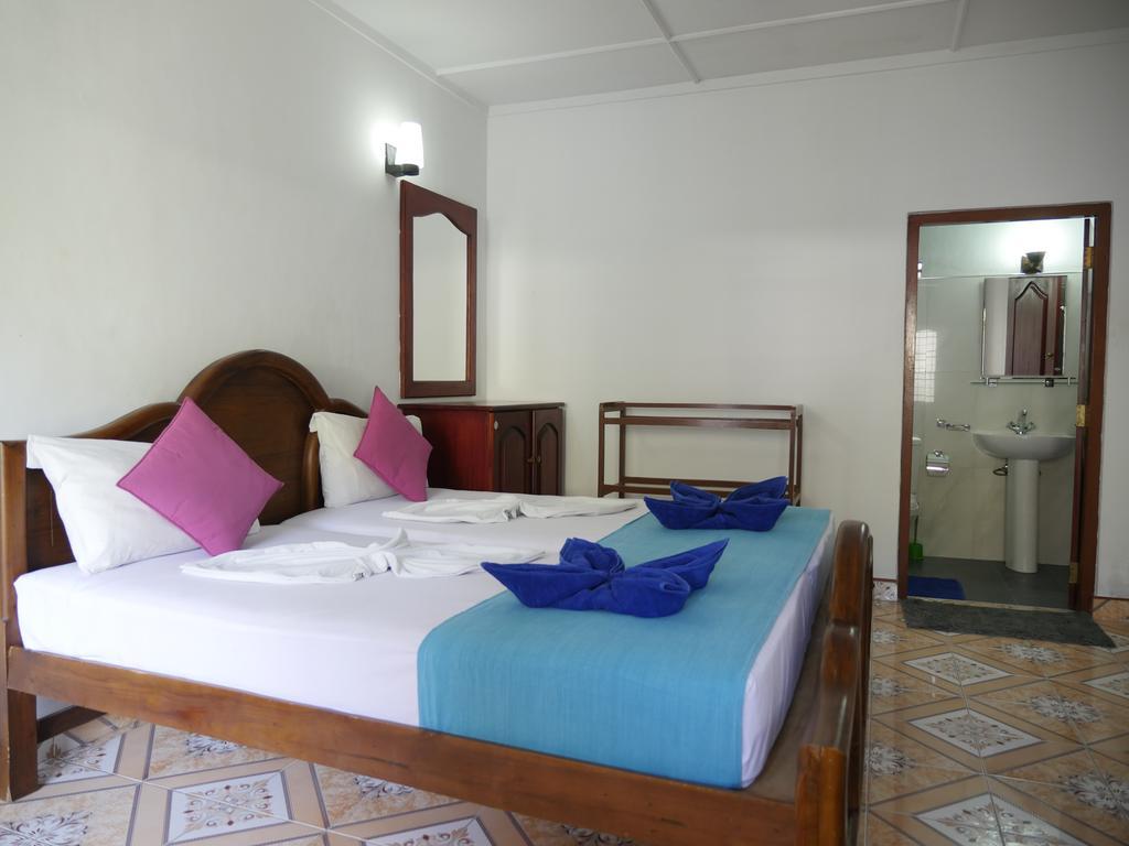 Ocean View Tourist Guest House At Negombo Beach Near The Airport Exterior photo