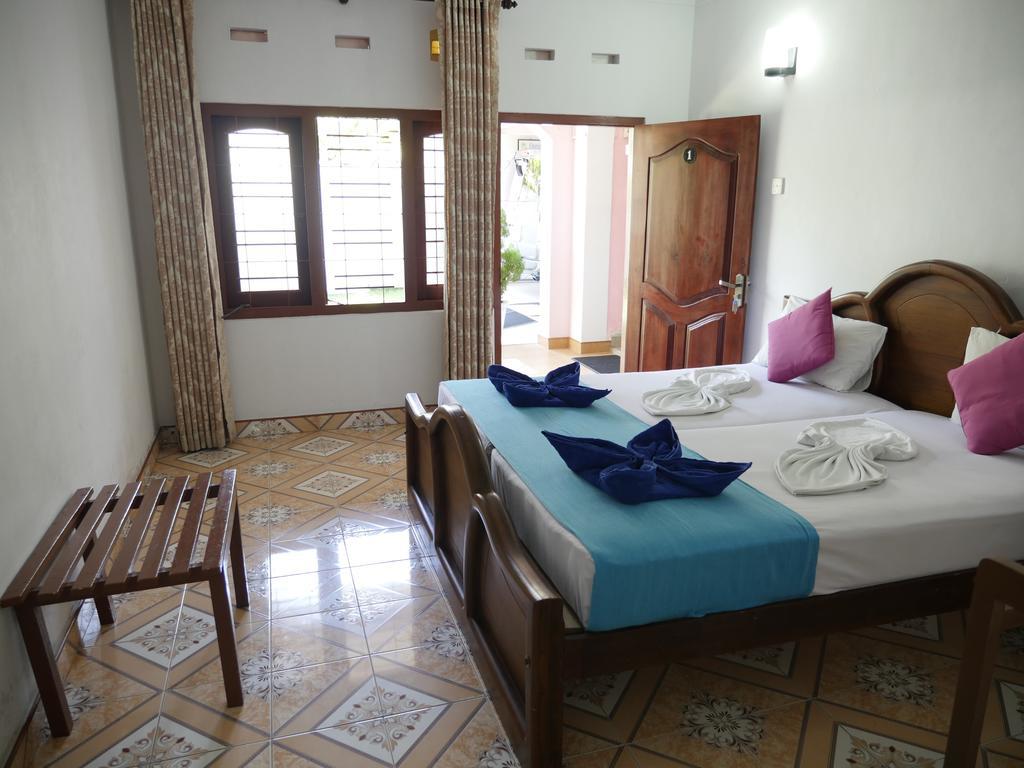 Ocean View Tourist Guest House At Negombo Beach Near The Airport Exterior photo