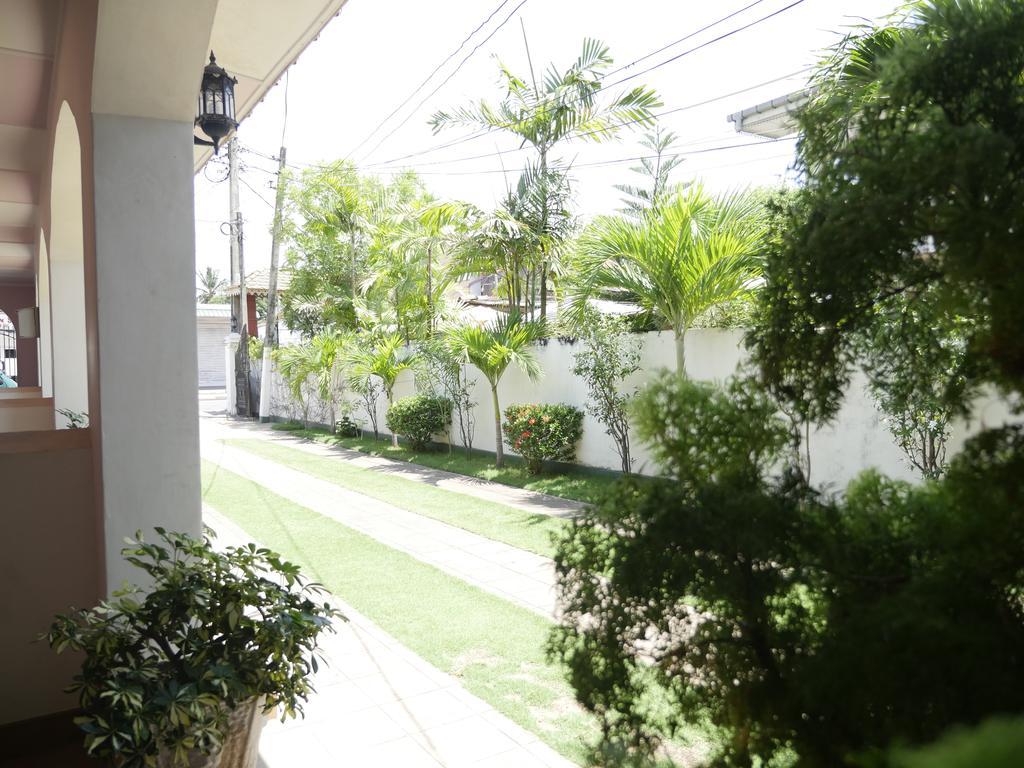Ocean View Tourist Guest House At Negombo Beach Near The Airport Exterior photo